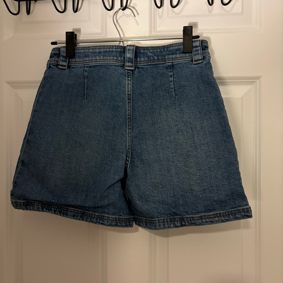 H&M front pocket shorts - Picture 2 of 3